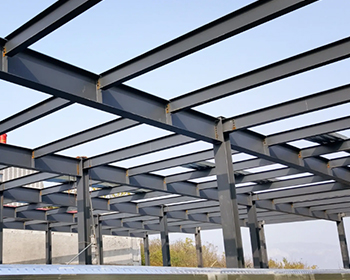 大连框架钢结构钢材选型有啥要点？